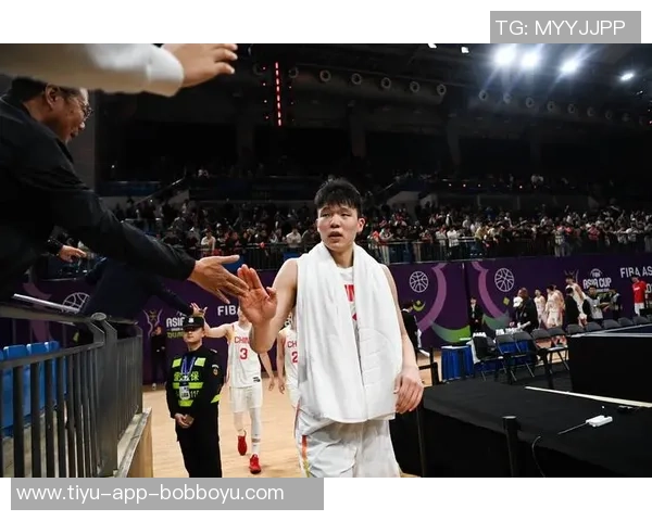 杨瀚森的活力与激情让比卢普斯赞不绝口的瞬间 杨瀚森的活力与激情让比卢普斯赞不绝口的瞬间